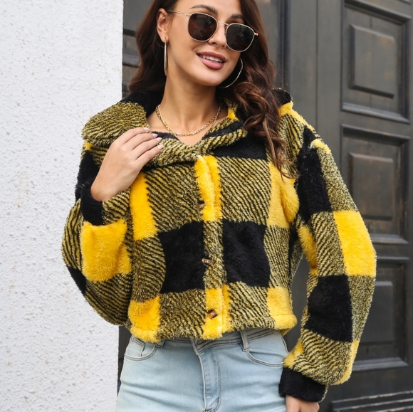 Classic Plaid Buttoned Jacket - Picture 6 of 6